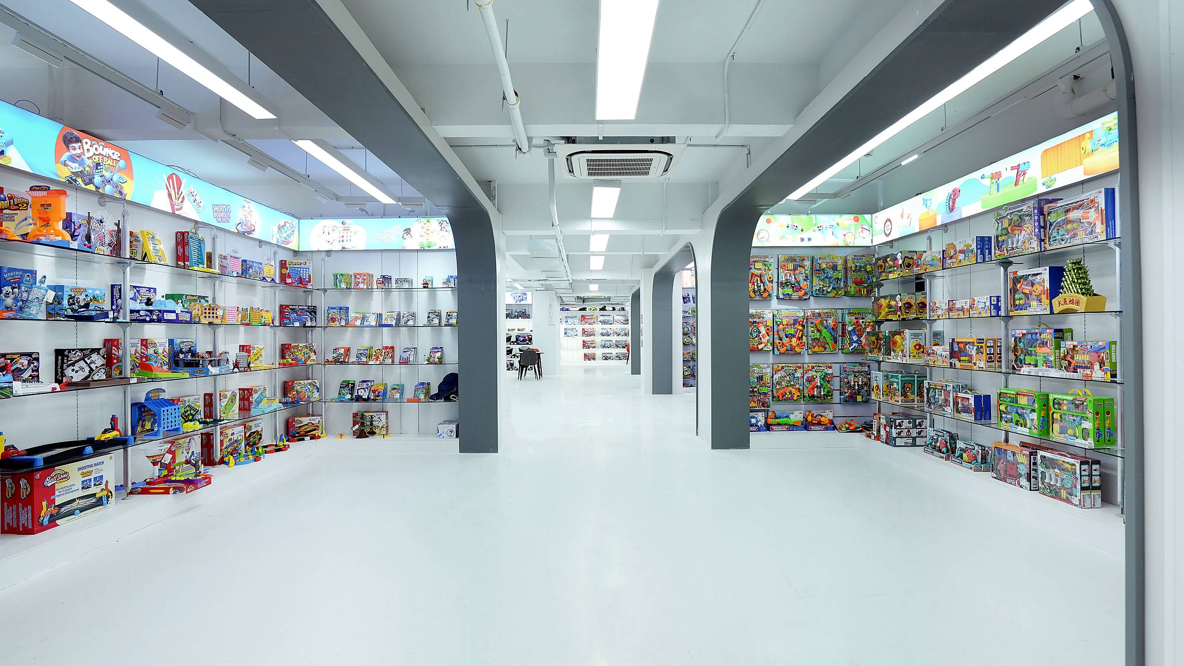 Yiwu Toys showroom aisle